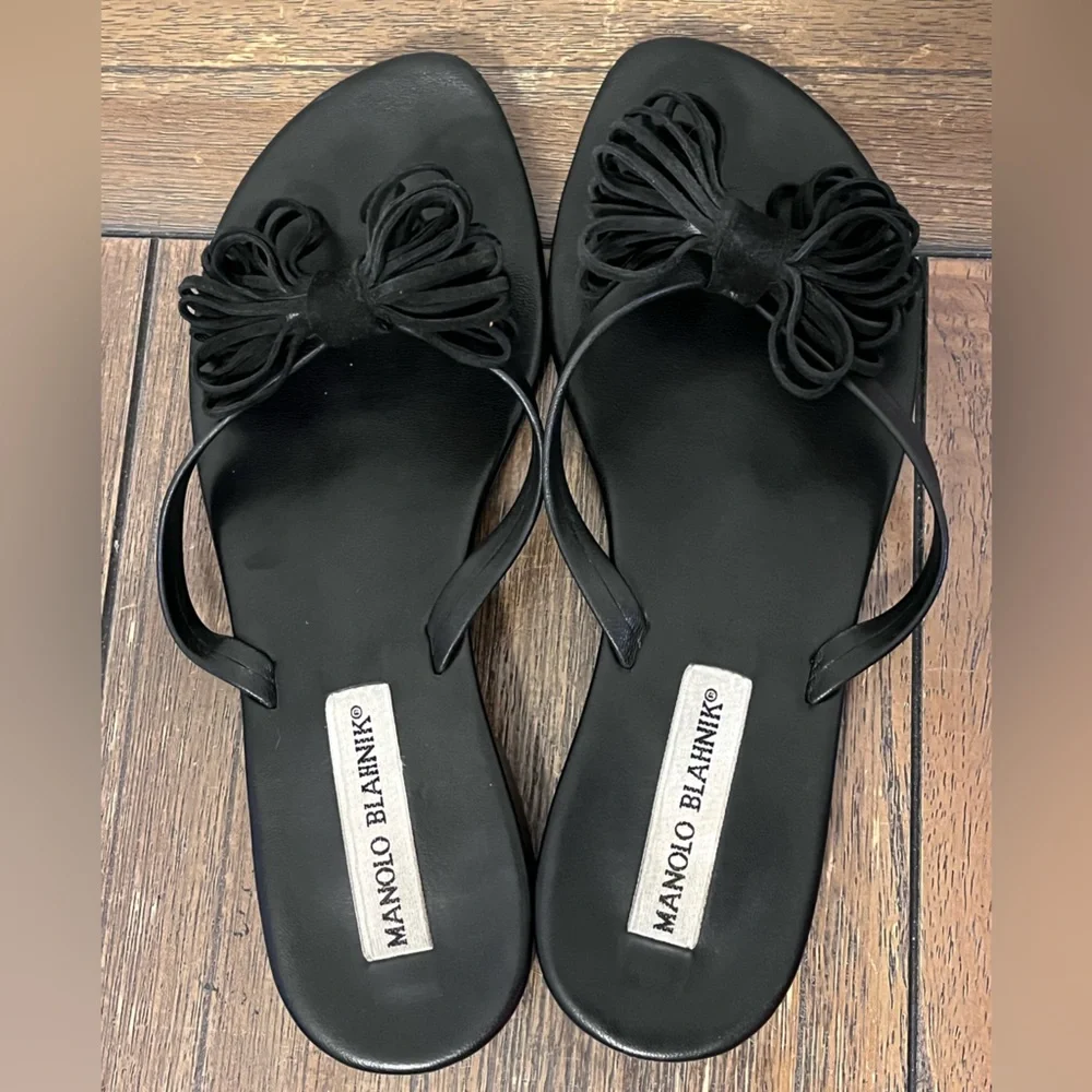 Manolo Blahnik Black Leather Bow Accents Sandals size 37 Women’s US size 7 - Picture 6 of 12